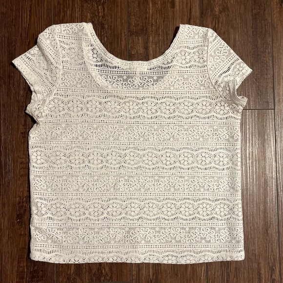 EUC kirra lace short sleeve ivory top. Size Large. - Picture 3 of 7